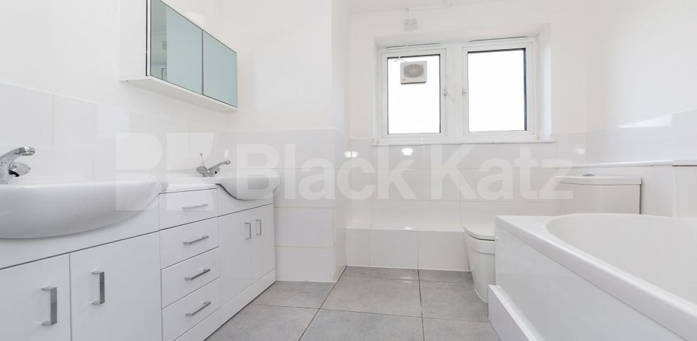 Fantastic spacious 4 bed in Camden mins to shops Abingdon Close, CAMDEN